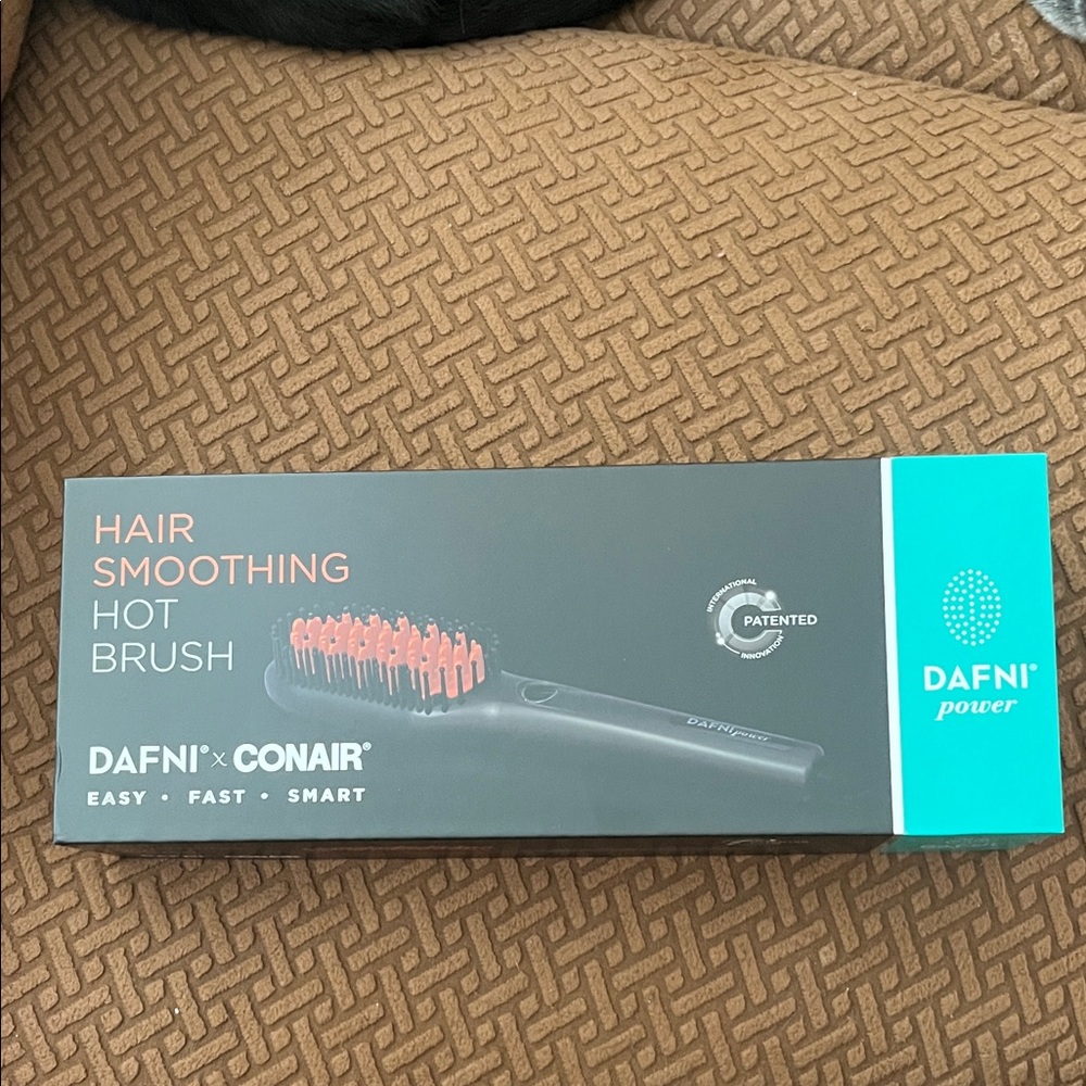 DAFNI x Conair Hair Smoothing Hot Brush